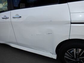 ニッサン セレナ　栃木県宇都宮市から板金塗装修理でご来店です。